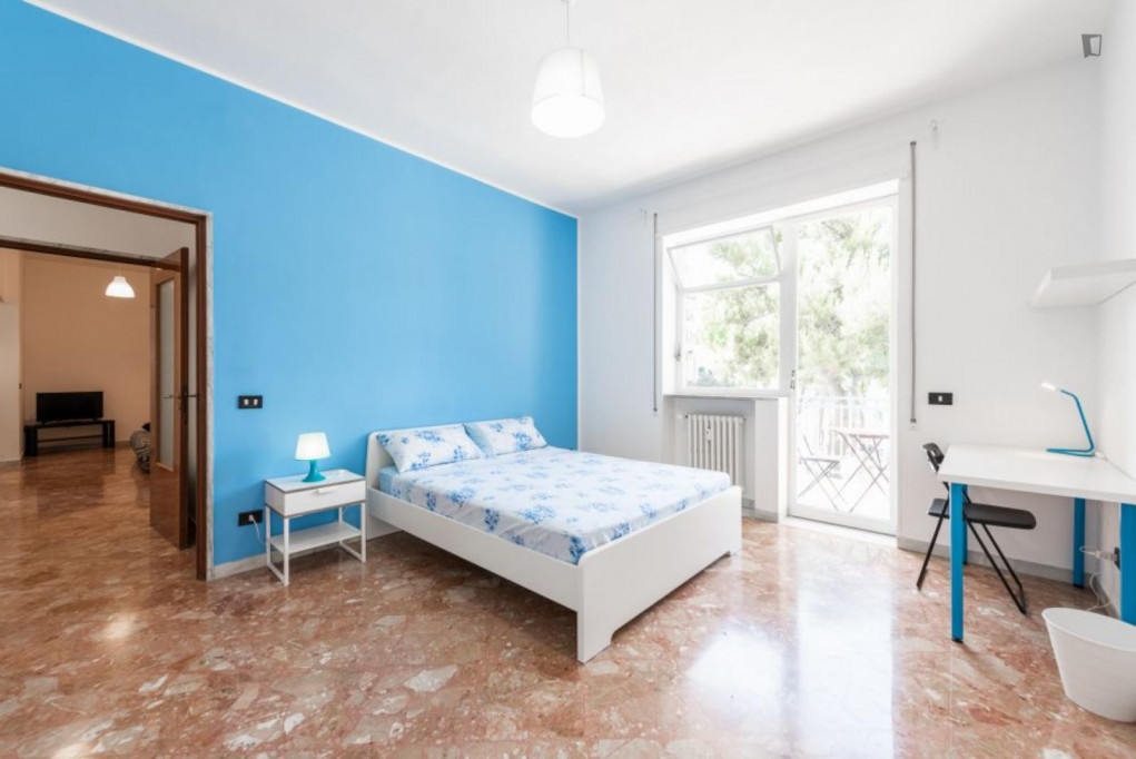 Large double bedroom near the Quintino Sella train station - Bari - chambre - ImmoJeune