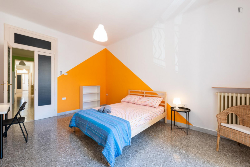 Large bedroom in a 4-bedroom apartment near Bari Sud Est train station - Bari - chambre - ImmoJeune