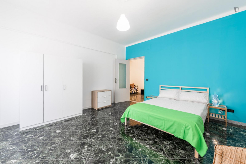 Charming double bedroom near Bari Sud Est train station - Bari - chambre - ImmoJeune