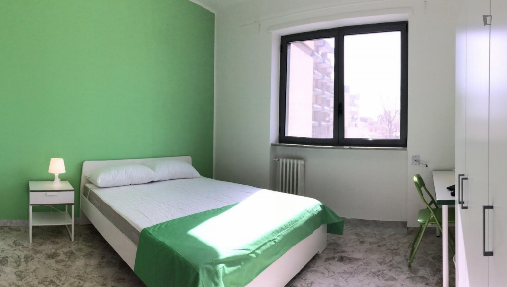 Charming double bedroom near Quintino Sella metro station - Bari - chambre - ImmoJeune