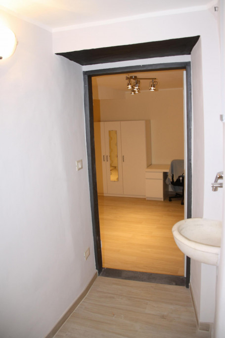 Bright single bedroom near Darsena metro station