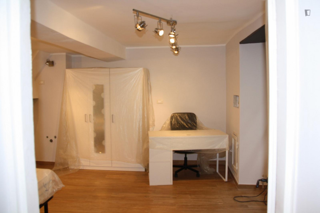 Cozy single bedroom near Darsena metro station
