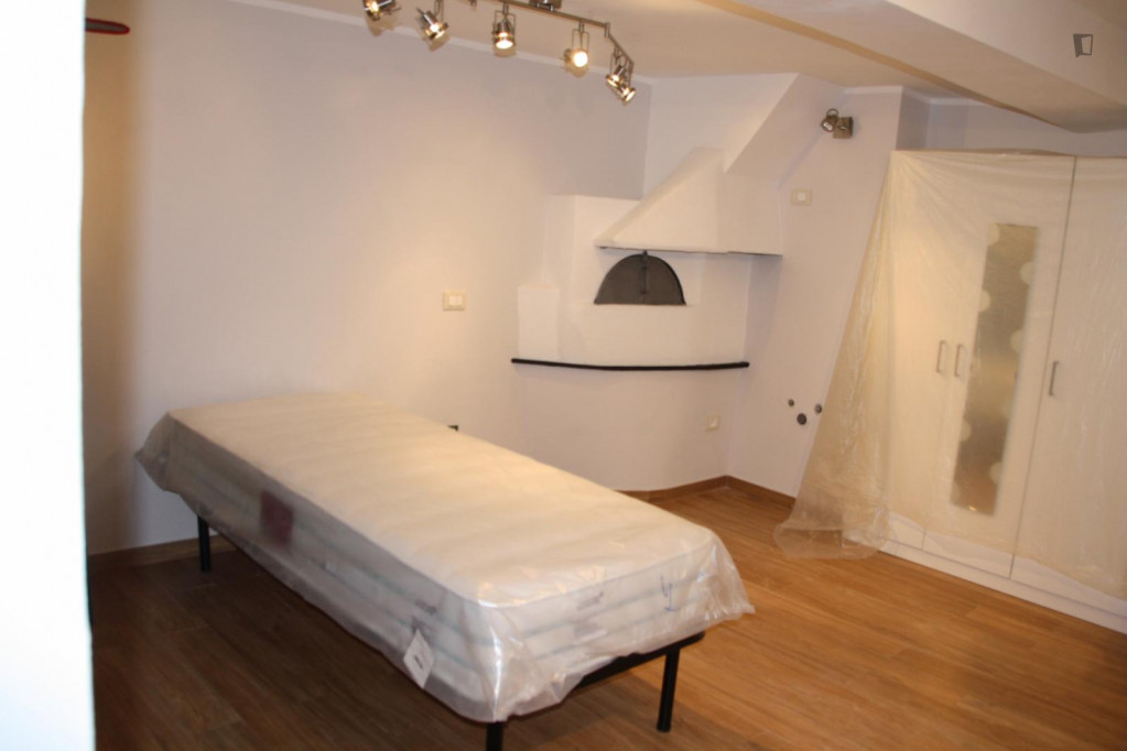 Cozy single bedroom near Darsena metro station