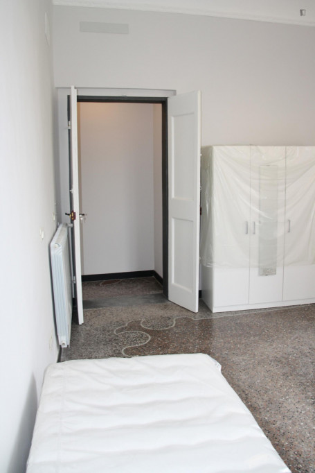 Nice single bedroom near Darsena metro station