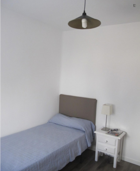 Cosy and warm 3-bedroom apartment in the Vista Alegre neighbourhood - Madrid - chambre - ImmoJeune