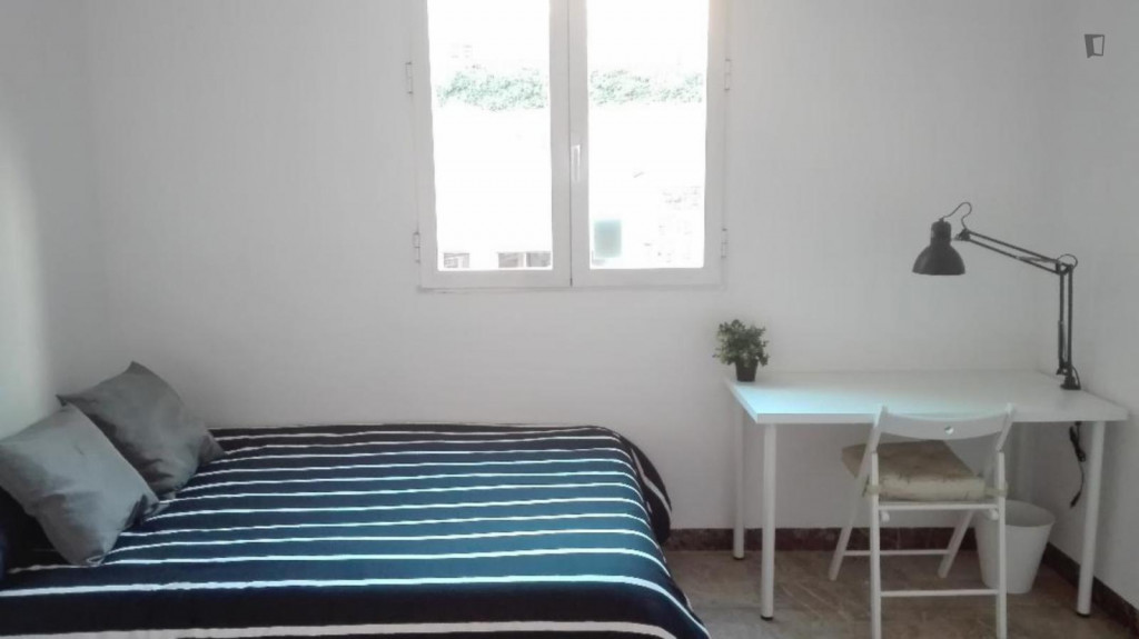 Confortable double bedroom in a 8 bedroom apartment in Chamberí - Madrid - chambre - ImmoJeune