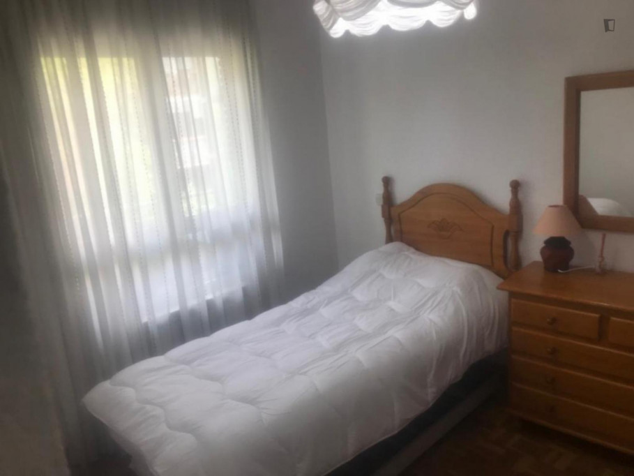 Nice single bedroom in Quintana neighborhood. - Madrid - chambre - ImmoJeune