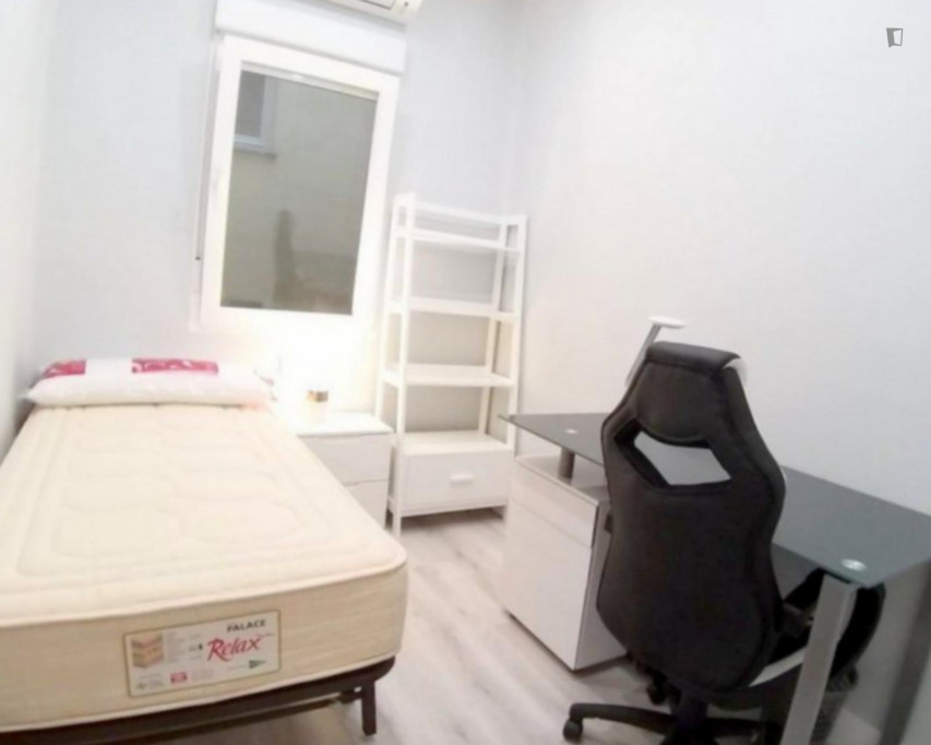 Awesome single bedroom near Moncloa metro station - Madrid - chambre - ImmoJeune