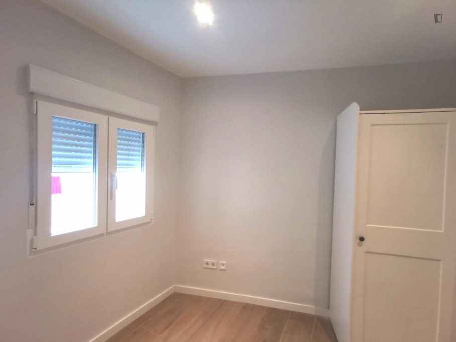 Single bedroom, with private bathroom, in 3-bedroom apartment - Madrid - chambre - ImmoJeune