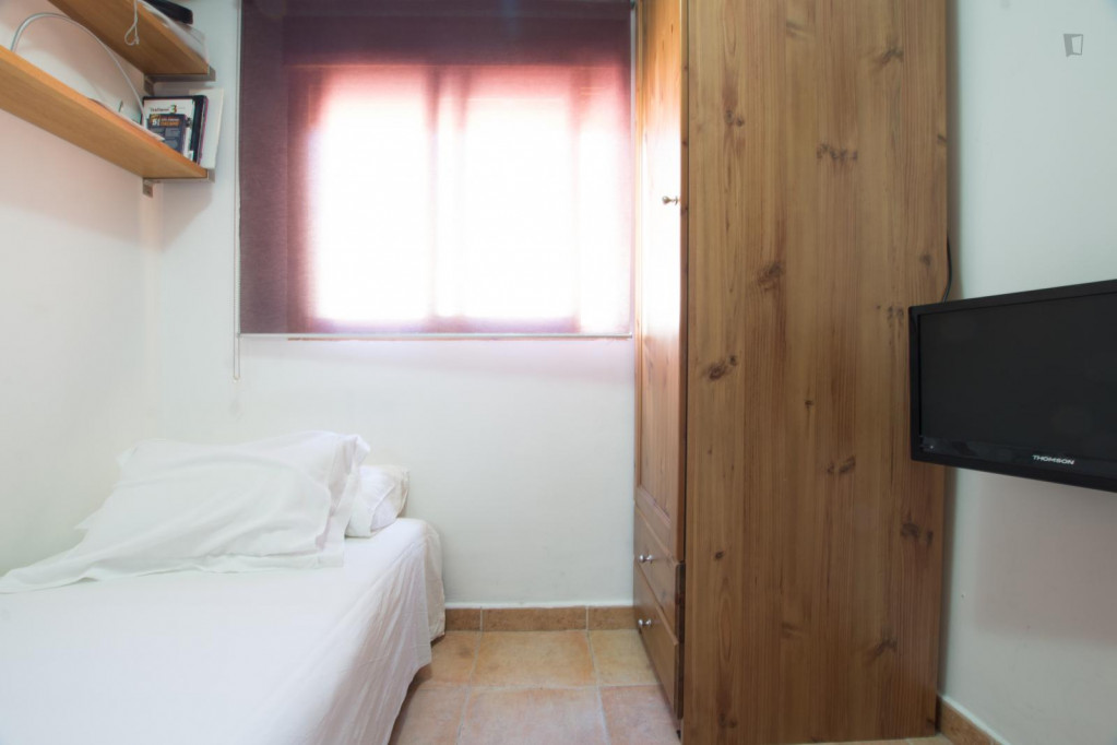 Bedroom in the central Austurias neighbourhood very close to the Palacio Real de Madrid - Madrid - chambre - ImmoJeune