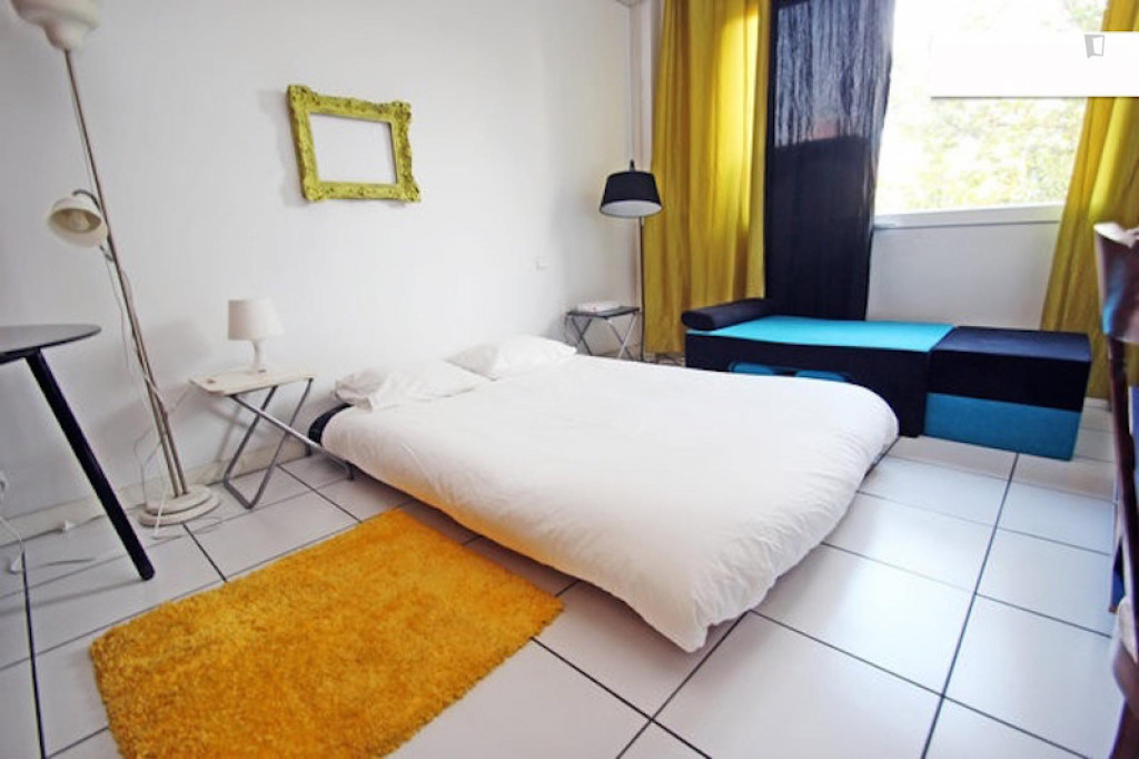 Neat studio close to IE University - Madrid Campus and EAE Busines School - Madrid - chambre - ImmoJeune