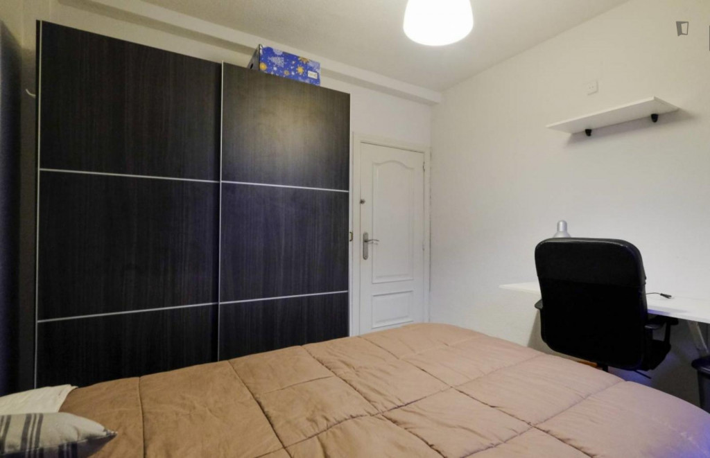Charming double bedroom near Universidad Carlos III's Getafe campus - Madrid - chambre - ImmoJeune