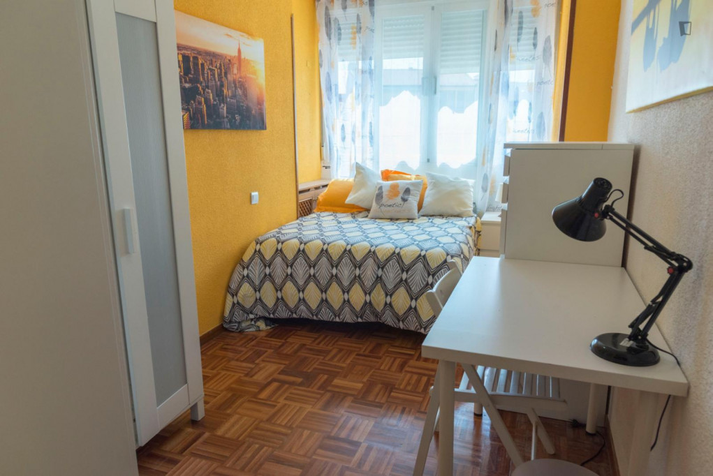 Relaxing and spacious double bedroom in Alcalá de henares - Madrid - chambre - ImmoJeune