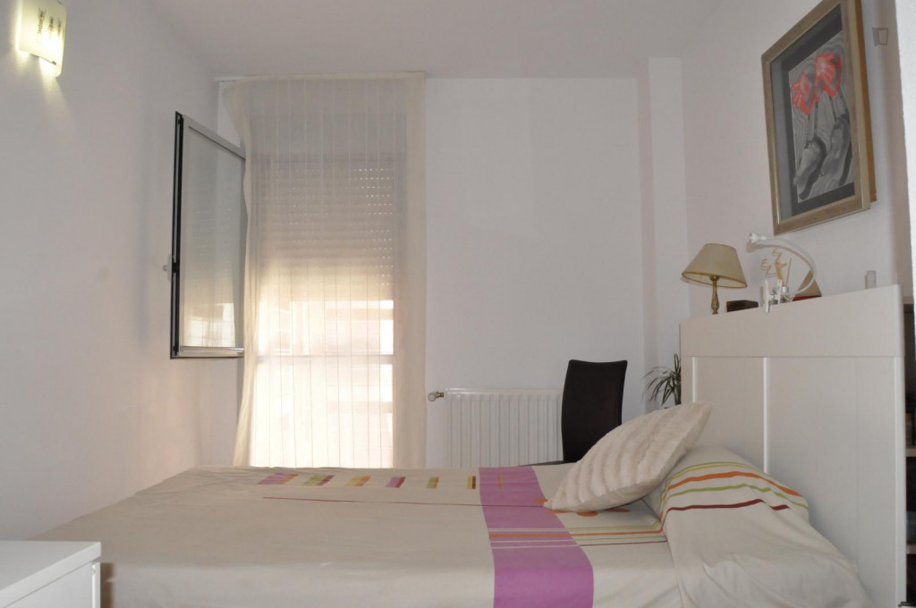 Really nice double bedroom in Tetuán - Madrid - chambre - ImmoJeune