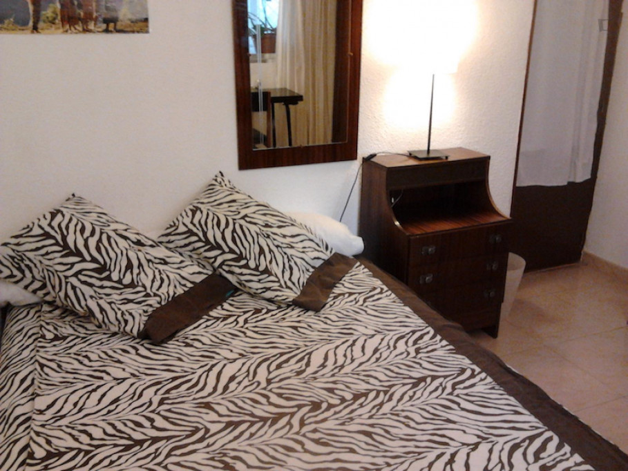Snug double bedroom not far from Parque Real de Madrid - Madrid - chambre - ImmoJeune