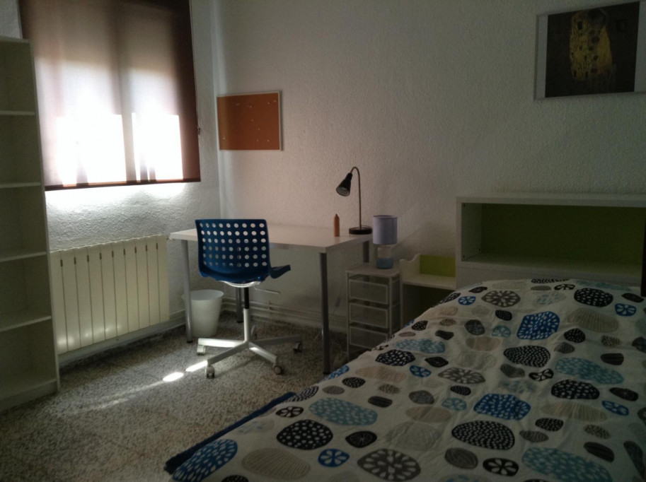 Charismatic single bedroom in residential Alcalá de Henares - Madrid - chambre - ImmoJeune
