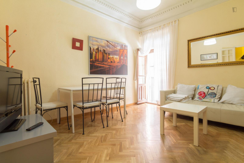 Really nice 3-bedroom apartment near Argüelles metro station - Madrid - chambre - ImmoJeune