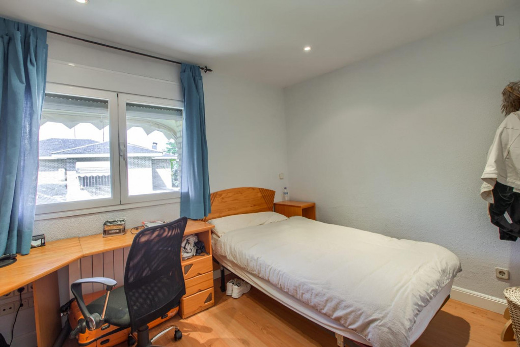 Single Room in a property with garden & pool - Madrid - chambre - ImmoJeune