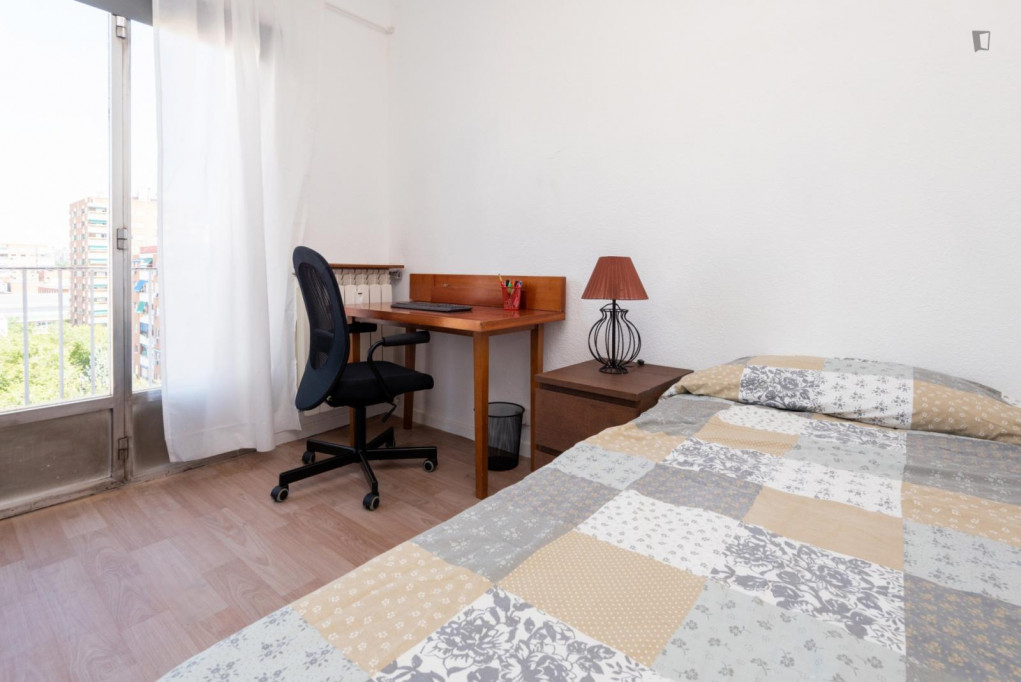 Appealing single bedroom with a balcony, in Guindalera - Madrid - chambre - ImmoJeune