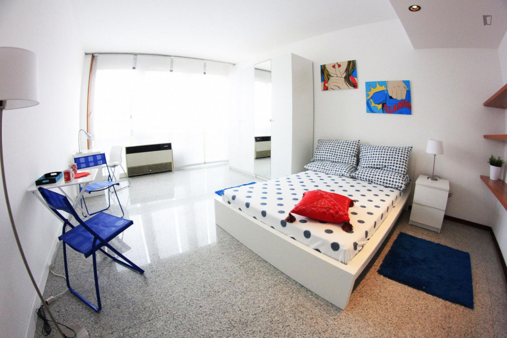Admirable double bedroom in a 5-bedroom flat, in Stadio San Siro - Milan - chambre - ImmoJeune