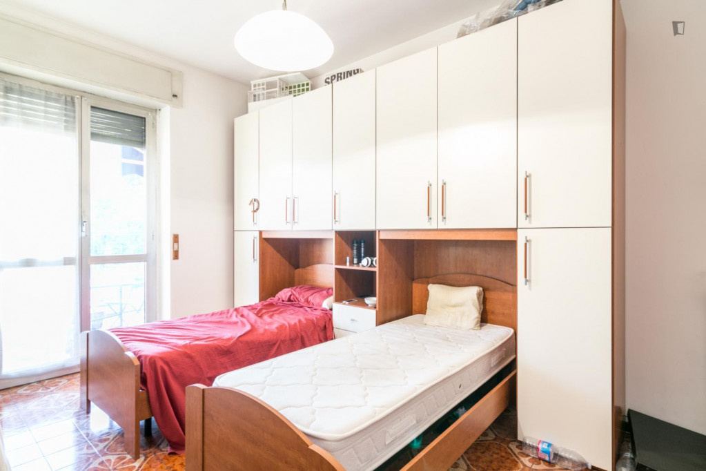 Single in multiple beds bedroom, with balcony, in 2-bedroom apartment - Milan - chambre - ImmoJeune