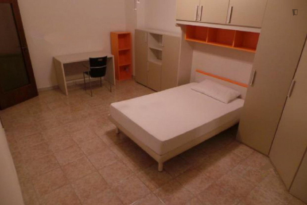Double bedroom in 4-bedroom apartment - Milan - chambre - ImmoJeune