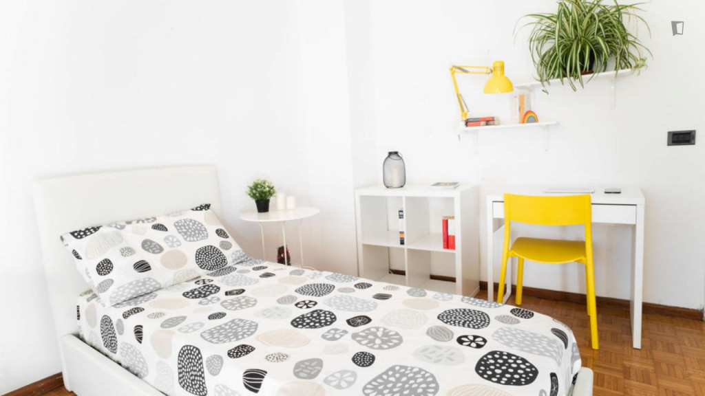 Bed in a twin bedroom, near the S.Agostino metro - Milan - chambre - ImmoJeune