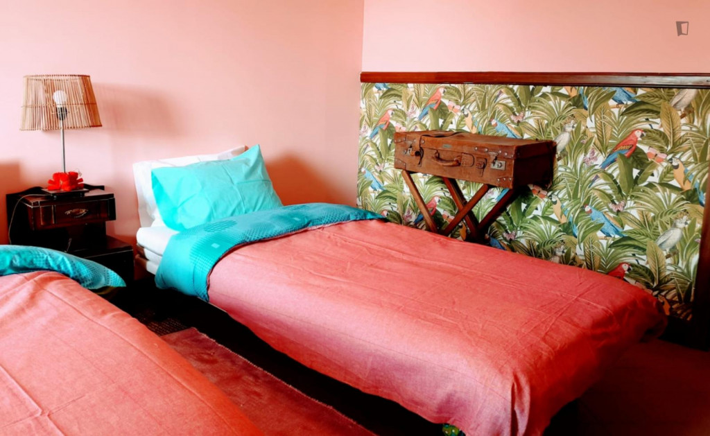 Ample twin ensuite bedroom in the centre of Braga