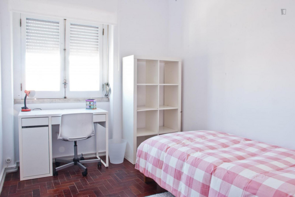 Comfy and bright single bedroom in São Sebastião - Lisbonne - chambre - ImmoJeune