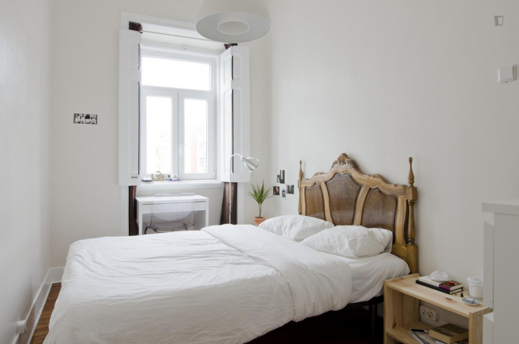 Double bedroom in a 3-bedroom flat close to Instituto Superior Técnico - Lisbonne - chambre - ImmoJeune