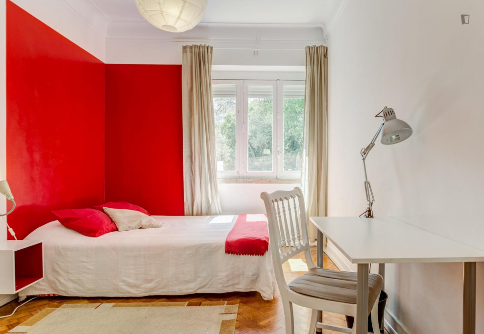 Charming Double Bedroom near São Sebastião Metro - Lisbonne - chambre - ImmoJeune