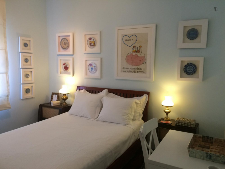 Blue room. Your home in sunny Oeiras, near supermarket, train, shops and beach - Lisbonne - chambre - ImmoJeune
