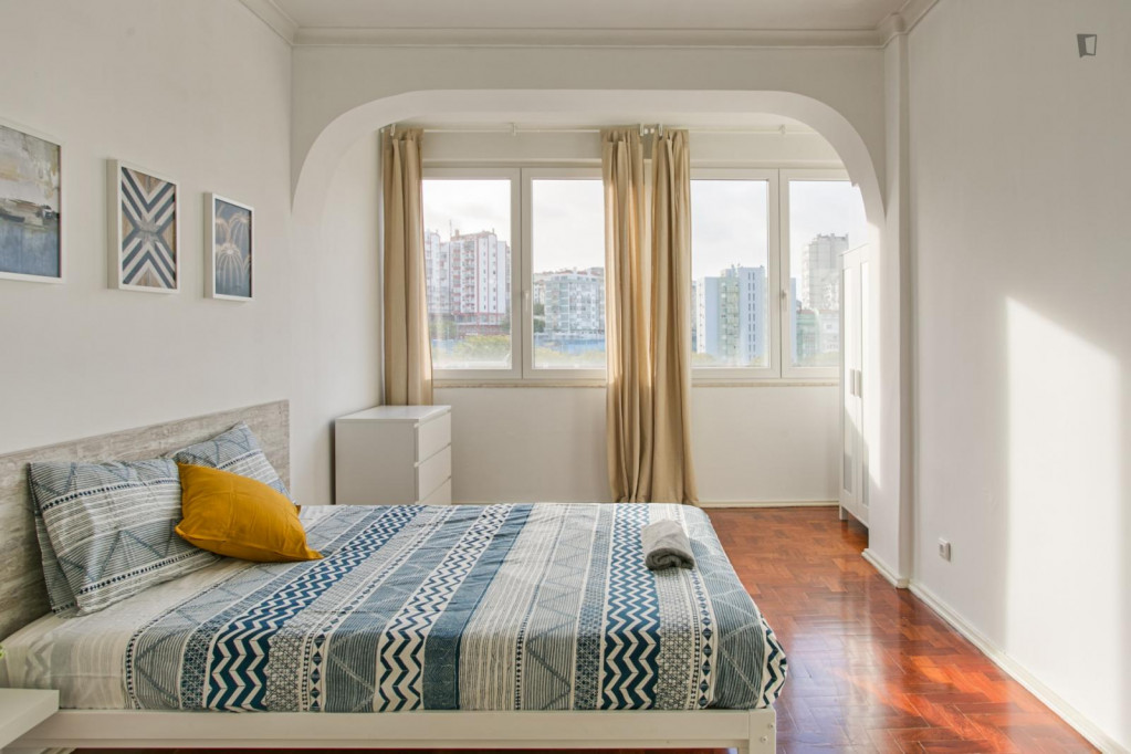 Spacious and elegant double bedroom in Benfica - Lisbonne - chambre - ImmoJeune