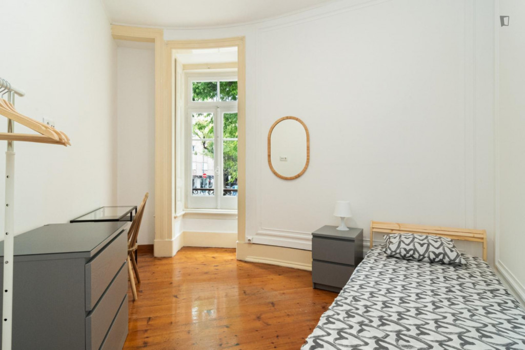 Bright single bedroom in a student flat, near Instituto Superior Técnico - Lisbonne - chambre - ImmoJeune