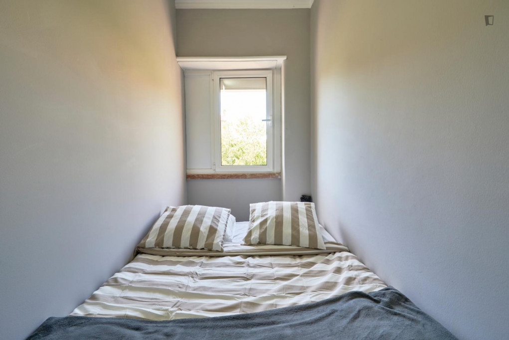 Nice double bedroom near Amadora Este metro station - Lisbonne - chambre - ImmoJeune