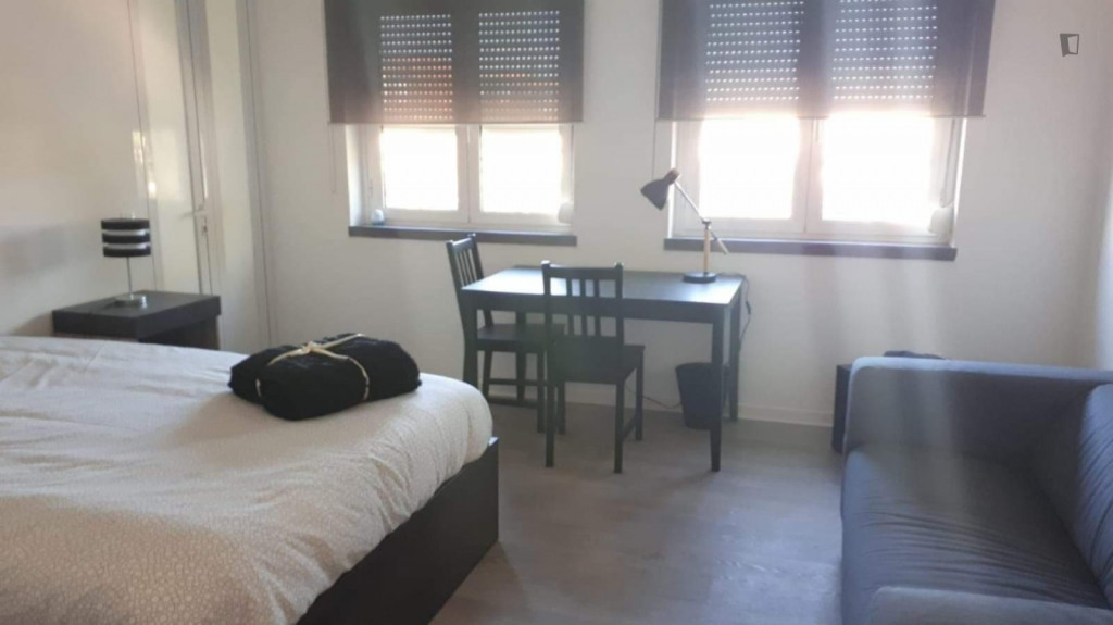Large double bedroom in Oeiras - Lisbonne - chambre - ImmoJeune