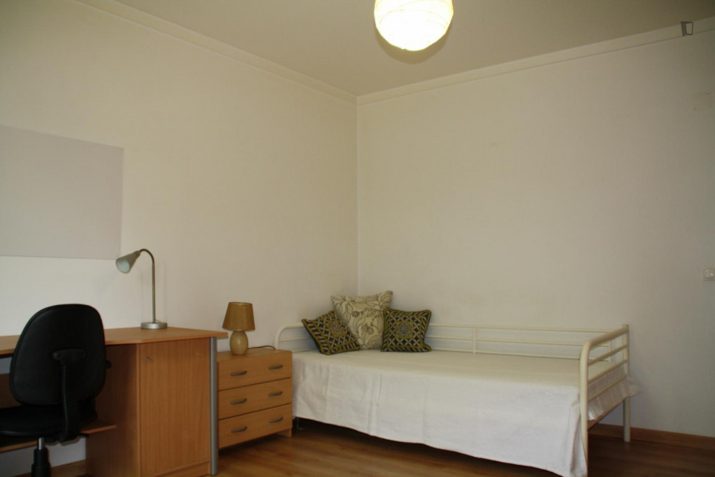 Lovely single bedroom with a balcony, in Caparica - Lisbonne - chambre - ImmoJeune