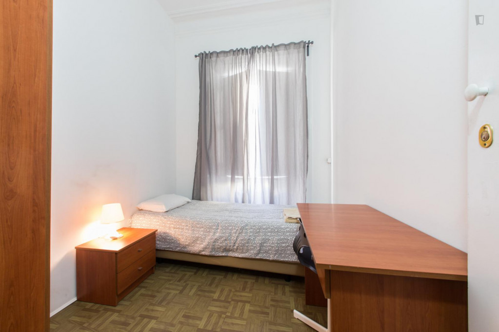 Bright single bedroom close to Picoas metro station - Lisbonne - chambre - ImmoJeune