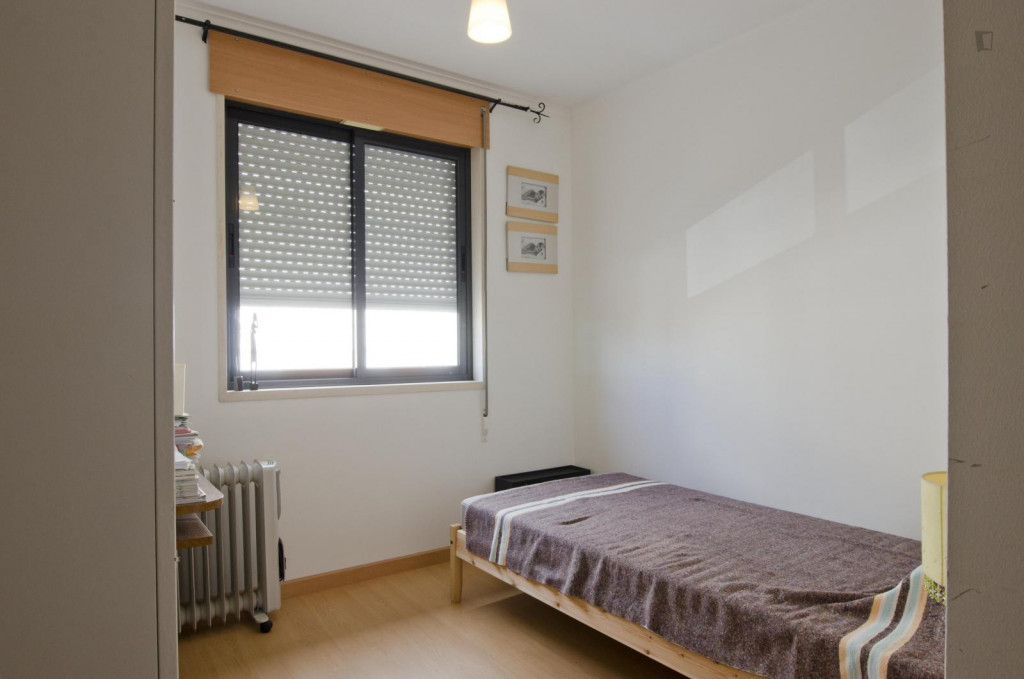 Single room in 4-bedroom apartment near the airport - Lisbonne - chambre - ImmoJeune