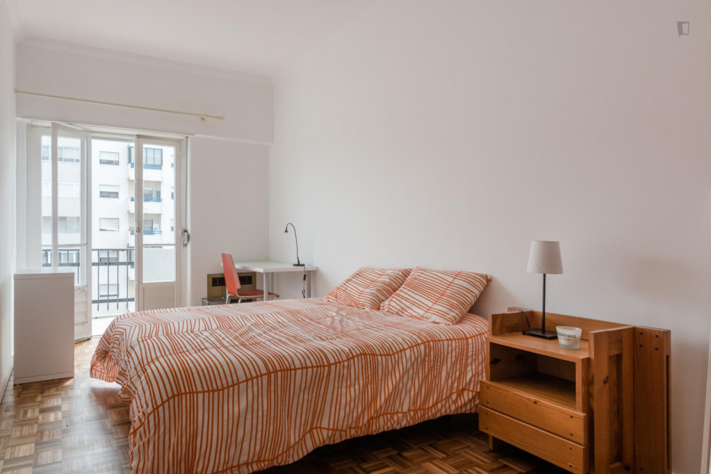 Trendy double bedroom in residential Lumiar - Lisbonne - chambre - ImmoJeune