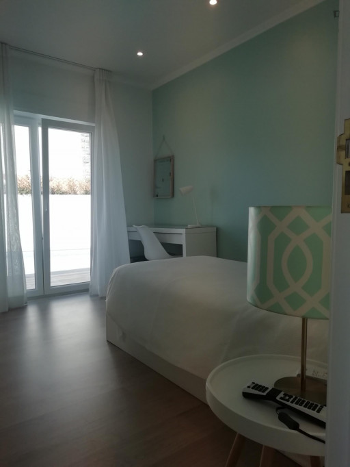 Single bedroom, with private bathroom and balcony - Lisbonne - chambre - ImmoJeune