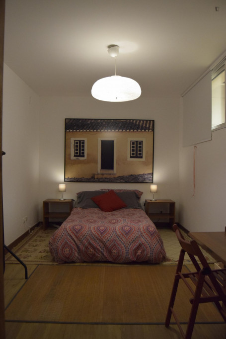 Double bedroom with ensuite at 5min from metro - Lisbonne - chambre - ImmoJeune