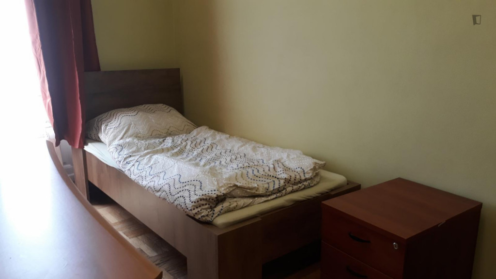 Single Bed n a triple bedroom, in a residence in Újlipótváros - Budapest - chambre - ImmoJeune