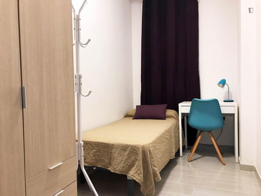 Single room in a renovated apartment with terrace 5 min from Sagrada Familia -3- - Barcelone - chambre - ImmoJeune