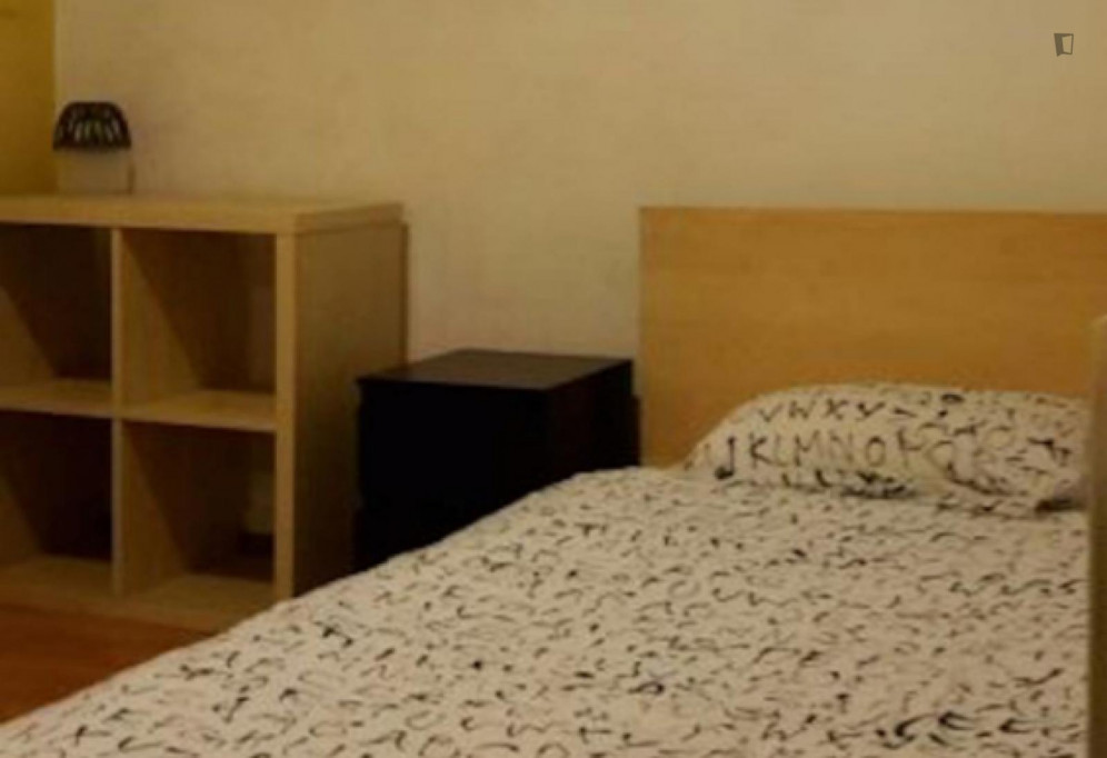 Single bedroom in a 3-bedroom flat in El Barri Gòtic - Barcelone - chambre - ImmoJeune