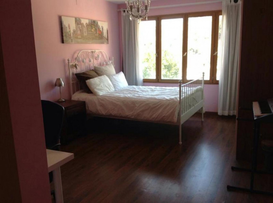 Very cool double bedroom, with a private bathroom, in Sant Cugat del Vallès - Barcelone - chambre - ImmoJeune