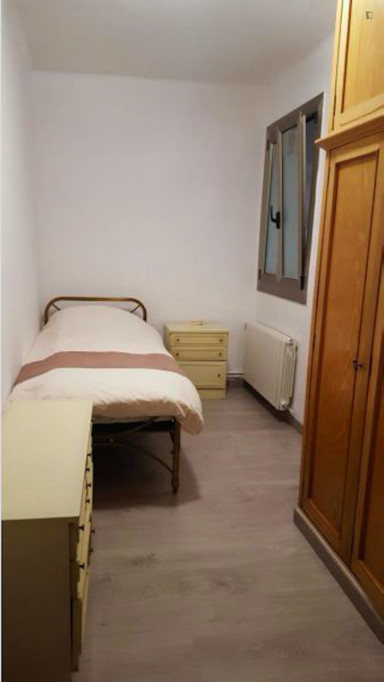 Cosy single bedroom in L'hospitalet de llobregat - Barcelone - chambre - ImmoJeune