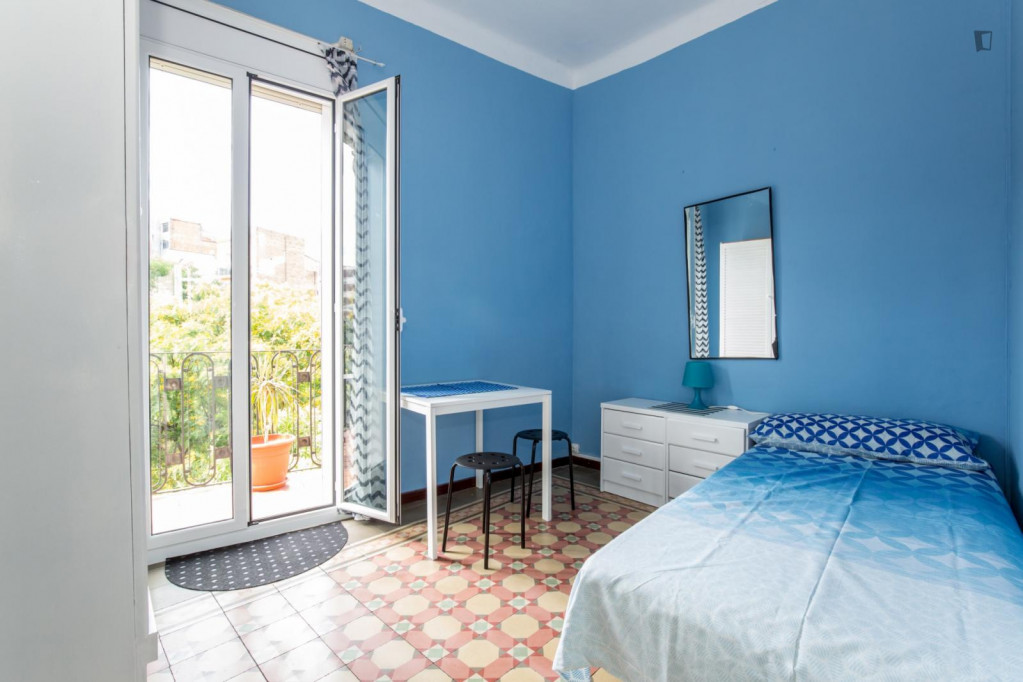 Beautiful single bedroom in L'Hospitalet de Llobregat, - Barcelone - chambre - ImmoJeune