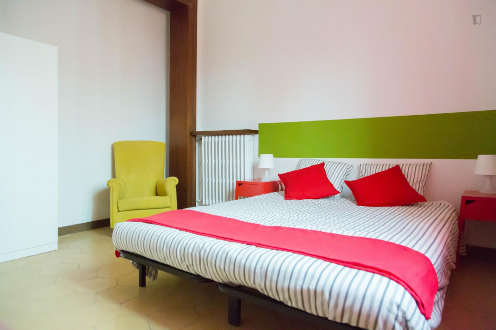 Double bedroom in a 6-bedroom apartment close to Universitat de Barcelona - Barcelone - chambre - ImmoJeune