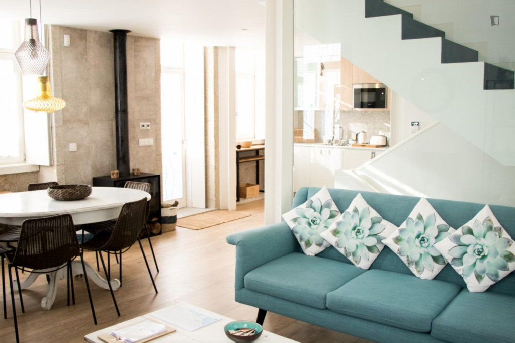 Modern 3-bedroom house with a patio, in sunny Foz do Douro